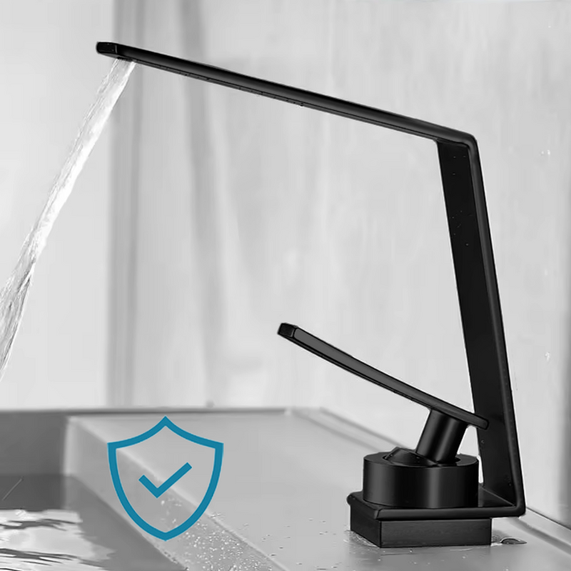 Bateria umywalkowa z wodospadową wylewką DELLA czarna