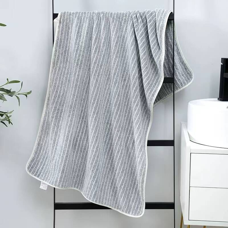 Ręcznik kąpielowy w pasy z mikrofibry 70x140 szybkoschnący szary