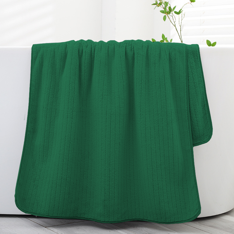 Ręcznik kąpielowy butelkowy zielony w paski z mikrofibry 70x140 szybkoschnący