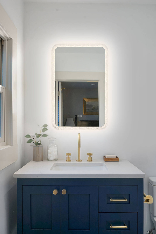 Lustro podświetlane LED dekoracyjne 64x98 cm prostokątne w ozdobnej ramie H-1404