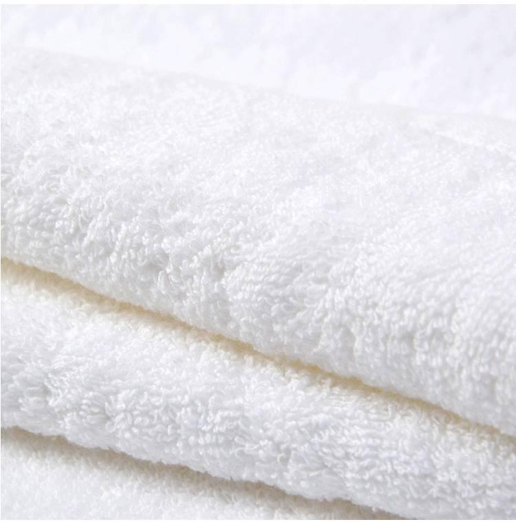 Ręcznik hotelowy Atena standard z bawełny 70x140cm