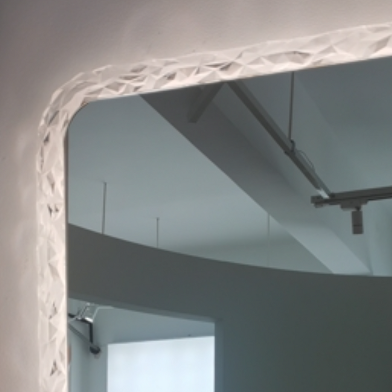 Lustro podświetlane LED dekoracyjne 64x98 cm prostokątne w ozdobnej ramie H-1404