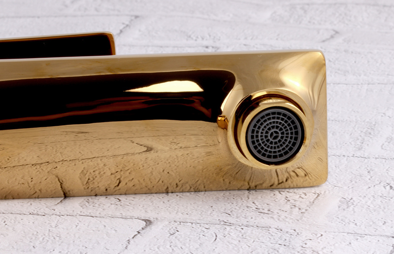 Zestaw złotych baterii łazienkowych