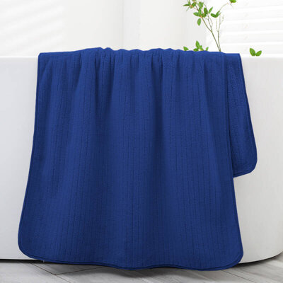 Ręcznik kąpielowy granatowy w paski z mikrofibry 70x140 szybkoschnący