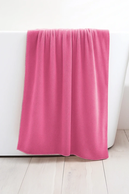 Ręcznik kąpielowy MIKRO różowy z mikrofibry 70x140 szybkoschnący