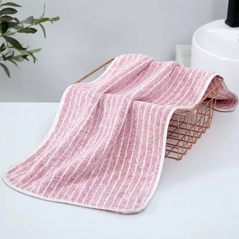 Ręcznik kąpielowy w pasy z mikrofibry 70x140 szybkoschnący różowy