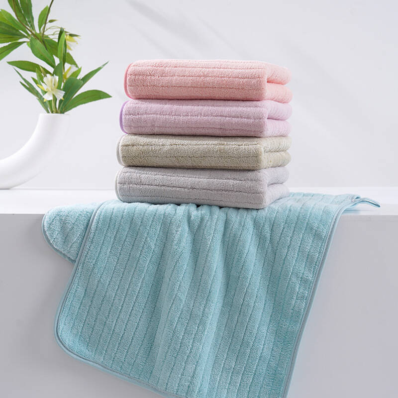 Ręcznik kąpielowy butelkowy zielony w paski z mikrofibry 33x70 szybkoschnący