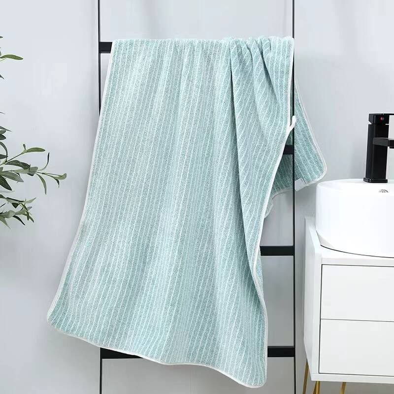 Ręcznik kąpielowy w pasy z mikrofibry 70x140 szybkoschnący zielony miętowy