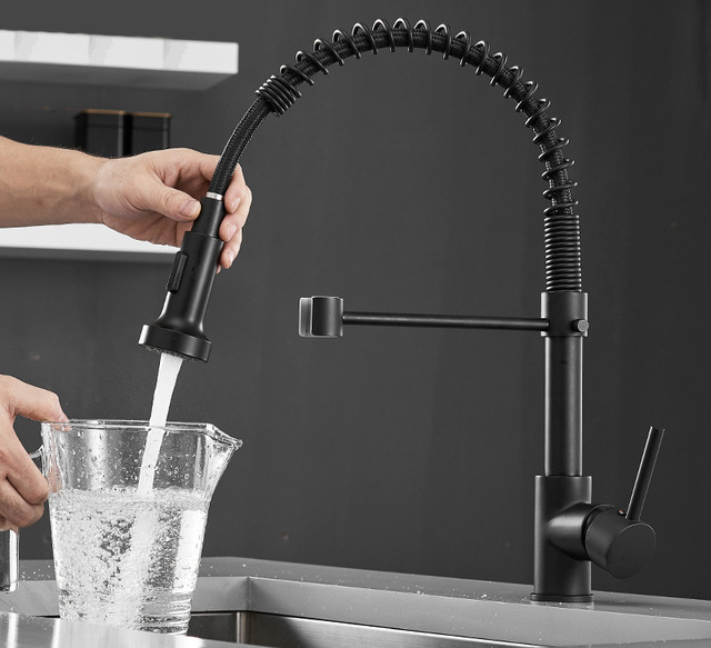 Bateria kuchenna czarna z wyciąganą wylewką KING