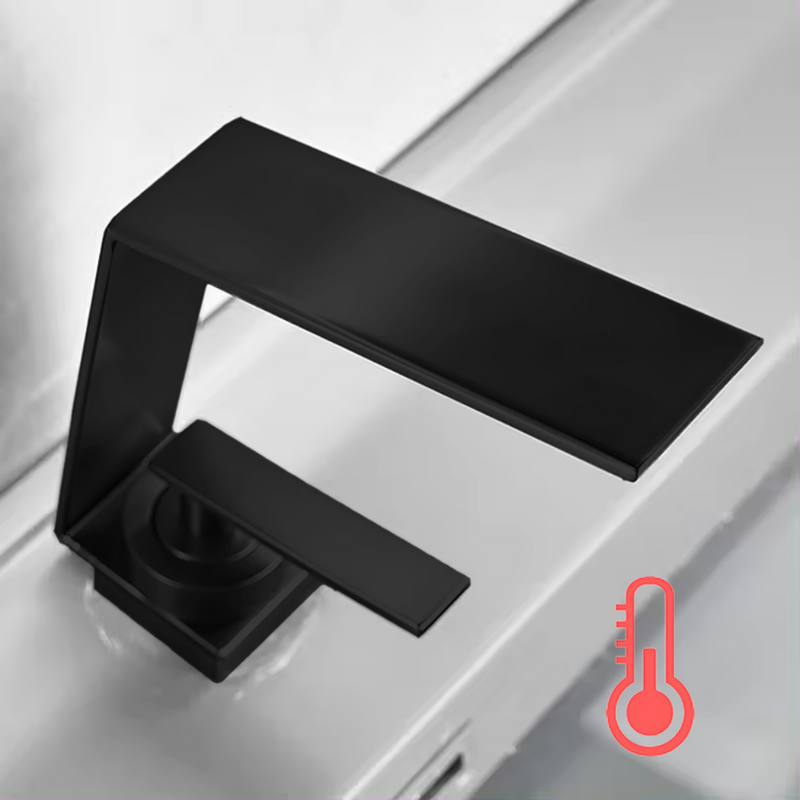 Bateria umywalkowa z wodospadową wylewką DELLA czarna