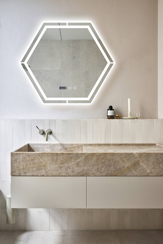 Lustro podświetlane LED 70x70 cm sześciokątne + zegar J3053