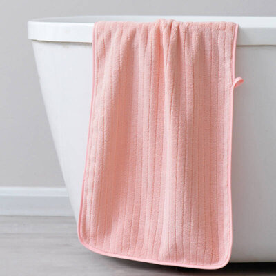 Ręcznik kąpielowy różowy w paski z mikrofibry 33x70 szybkoschnący