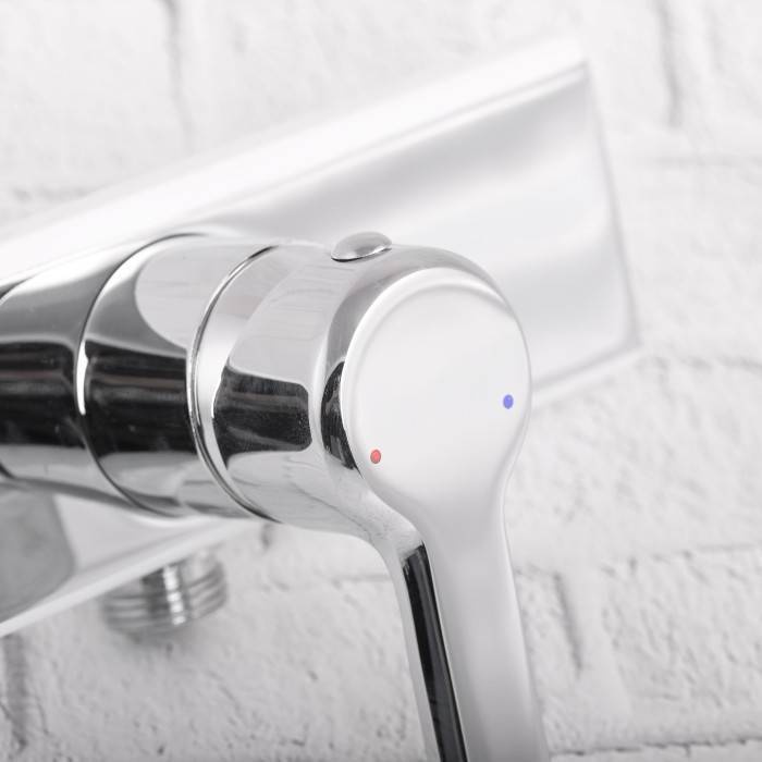 Kolumna natryskowa CURIUM z baterią natryskową