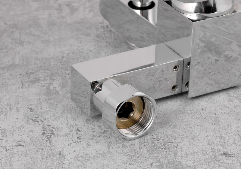 Bateria wannowa kwadratowa ścienna mosiądz zestaw