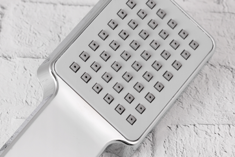 Bateria umywalkowa z wyjściem na wąż i zestawem natryskowym