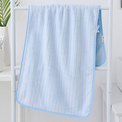 Ręcznik kąpielowy błękitny w paski z mikrofibry 50x100 szybkoschnący