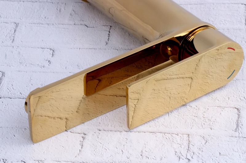 Zestaw złotych baterii łazienkowych