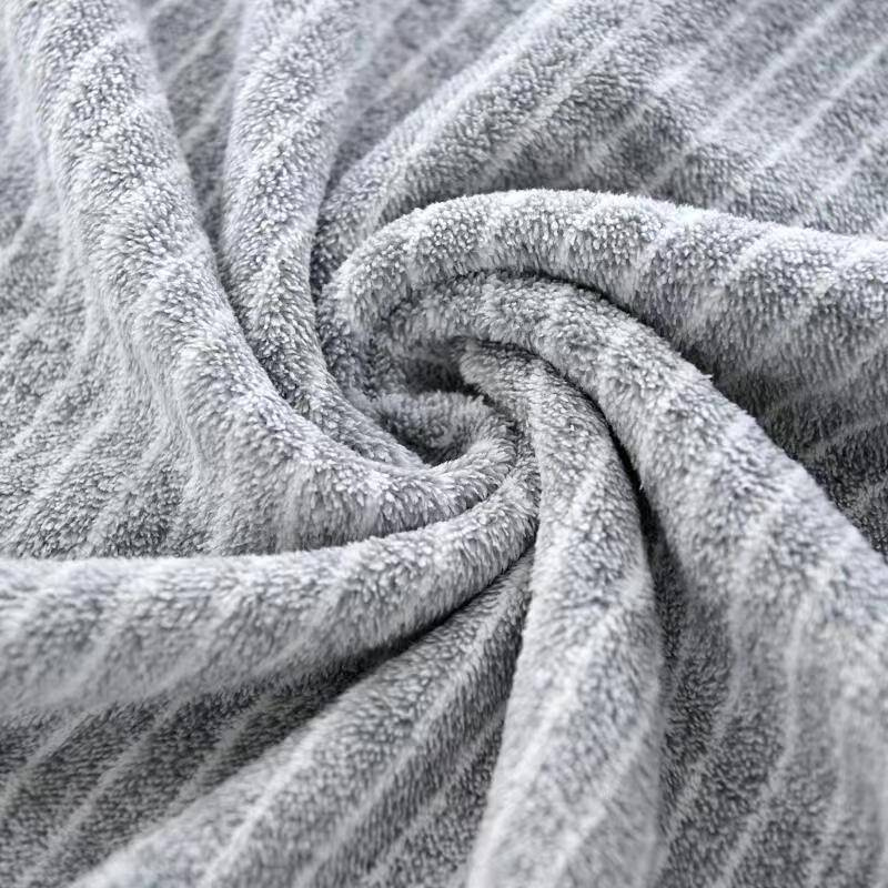 Ręcznik kąpielowy w pasy z mikrofibry 70x140 szybkoschnący szary