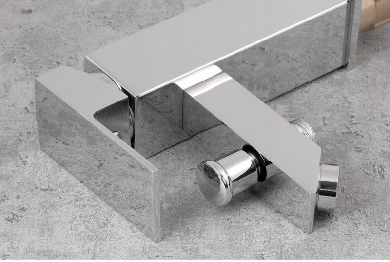 Bateria wannowa stojąca z wyjściem na wąż CARO