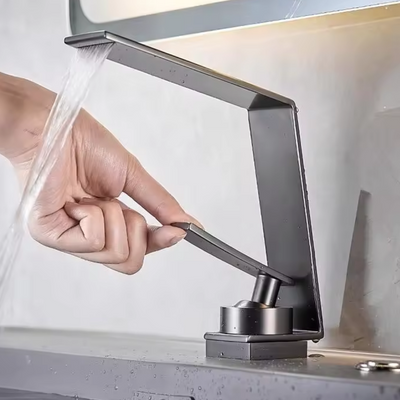 Bateria umywalkowa z wodospadową wylewką DELLA grafitowa