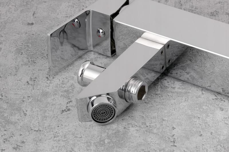 Bateria wannowa stojąca z wyjściem na wąż CARO