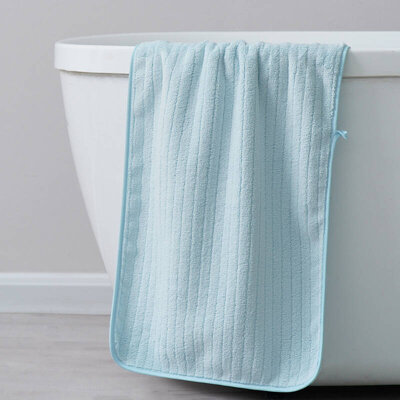 Ręcznik kąpielowy błękitny w paski z mikrofibry 33x70 szybkoschnący 