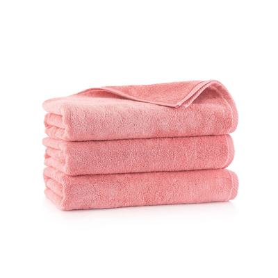 Ręcznik kąpielowy różowy antybakteryjny 30x50 500gsm KIWI 2