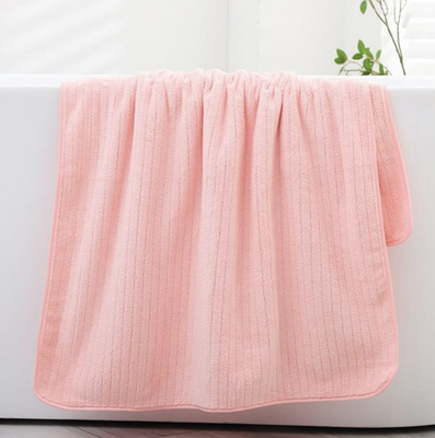 Ręcznik kąpielowy różowy w paski z mikrofibry 70x140 szybkoschnący 