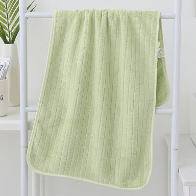 Ręcznik kąpielowy zielony w paski z mikrofibry 50x100 szybkoschnący 